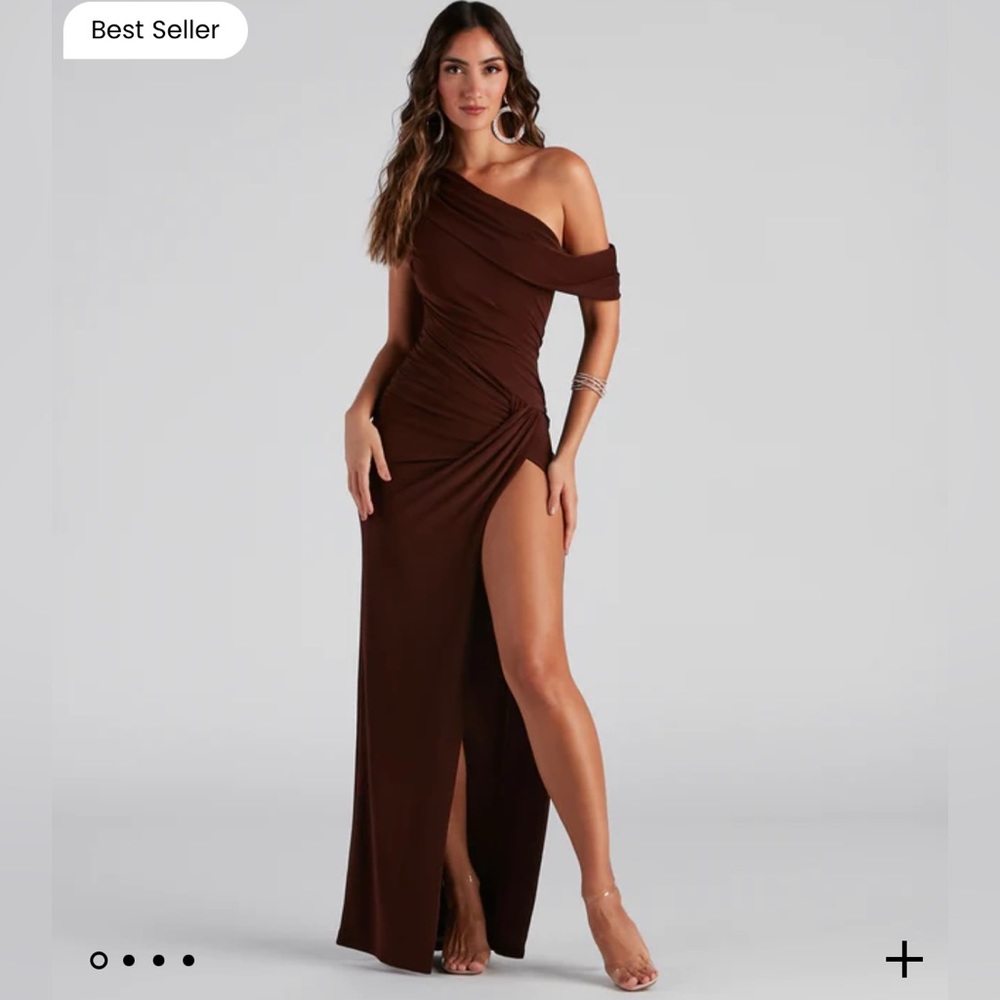 NEW one shoulder, high slit, super flattering maroon maxi dress. Size XS.